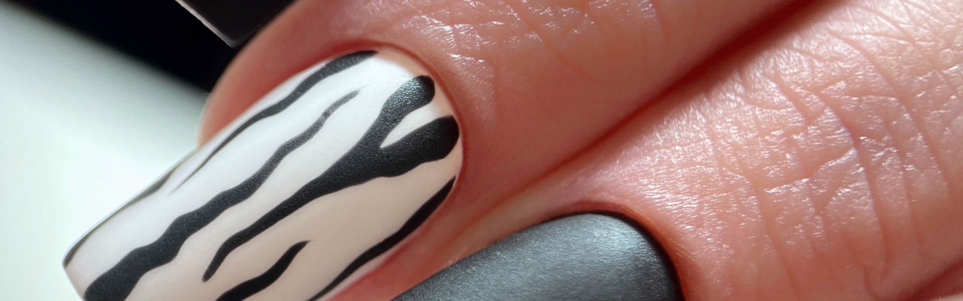 Banner del curso Extensión de Uñas Con Gel